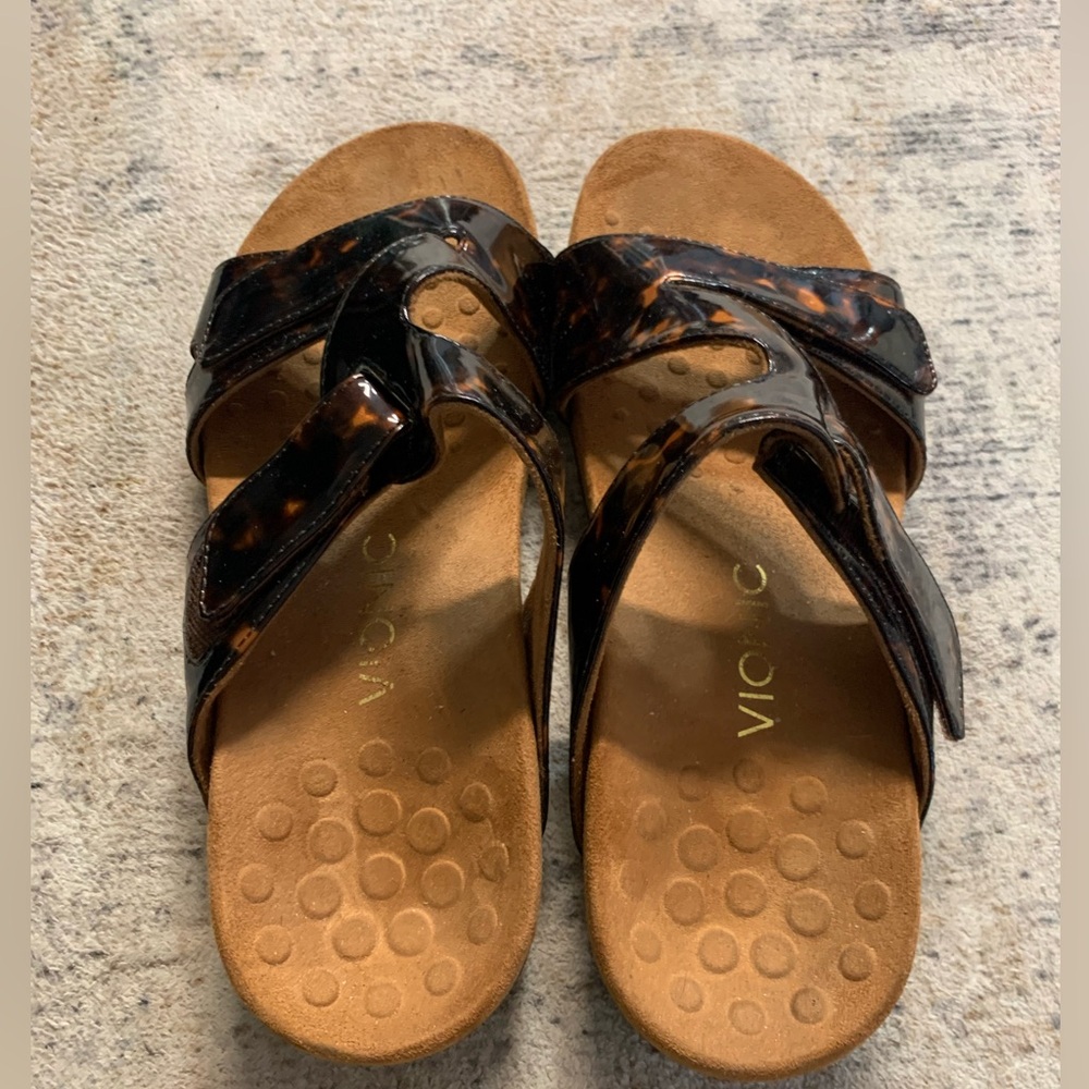 VIONIC Tortoise Patent Adjustable Strap Sandals Sz 8 - Picture 2 of 3